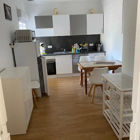 Logement Spacieux Et Lumineux 아파트